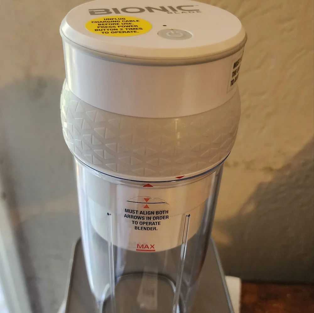 Brand new portable bionic blade portable drink blender - Picture 4 of 5